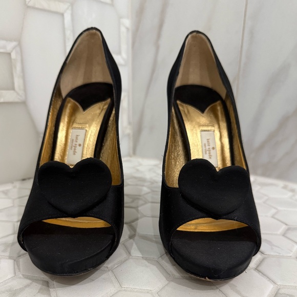 Kate Spade Collana Black Satin Peep-Toe Heels with heart detail. Size 9.5 B - Picture 3 of 12